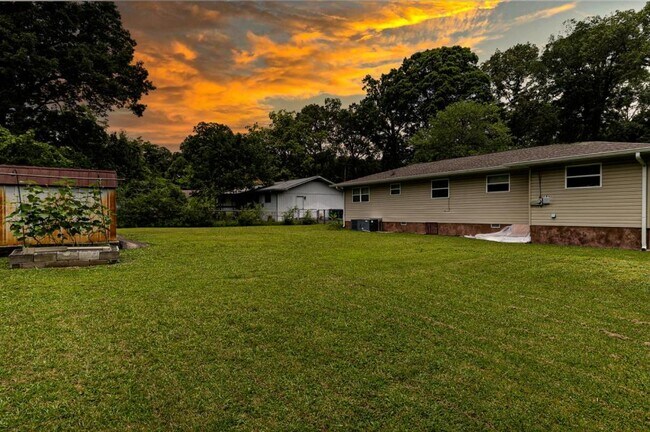 Building Photo - 3600 Bennett Rd