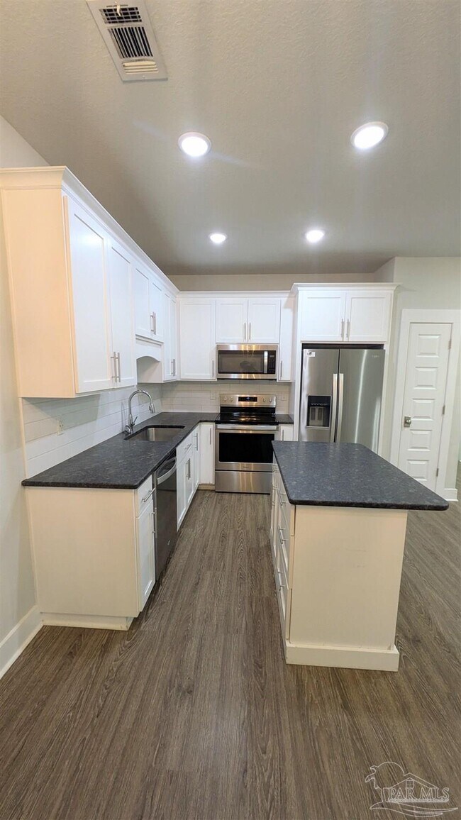 Building Photo - 226 Junction Ave