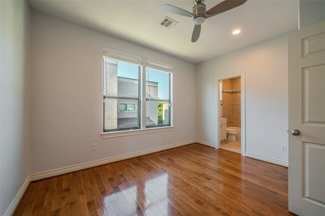 Building Photo - 1802 Rosalie St