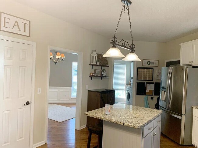Building Photo - 207 Twinleaf Way