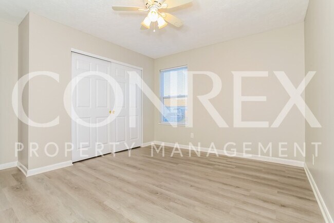 Building Photo - Stunning 3 Bedroom with Cathedral Ceilings!
