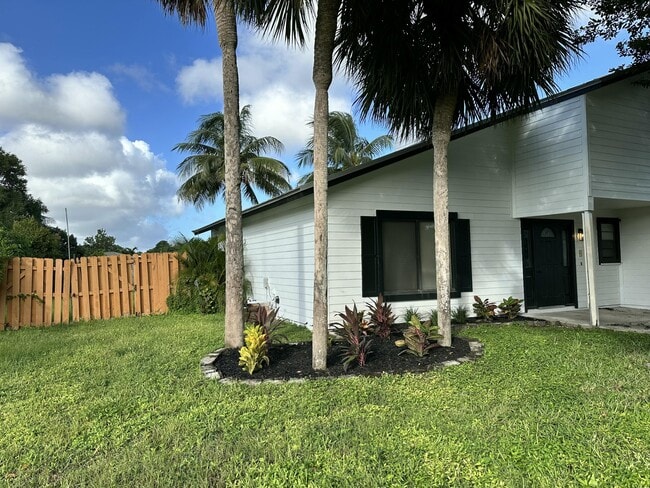 Building Photo - 1605 Old Cypress Trail