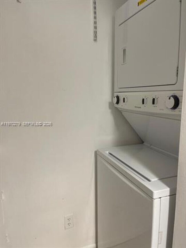 Building Photo - 770 Claughton Island Dr