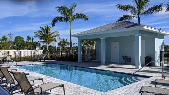 Building Photo - 373 SE Sea Hunt Way