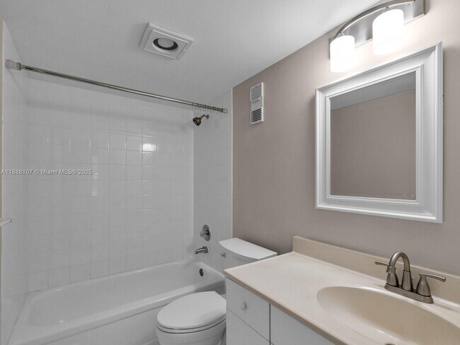 Building Photo - 1000 St Charles Pl