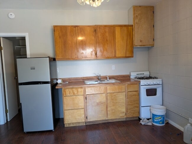 Primary Photo - 2100 E Corson St