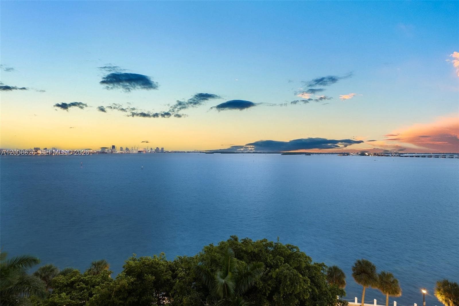 Building Photo - 1420 Brickell Bay Dr
