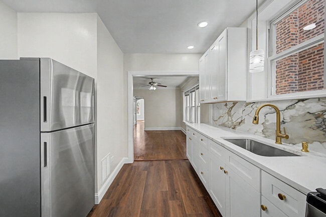Building Photo - 10724 S Ave C