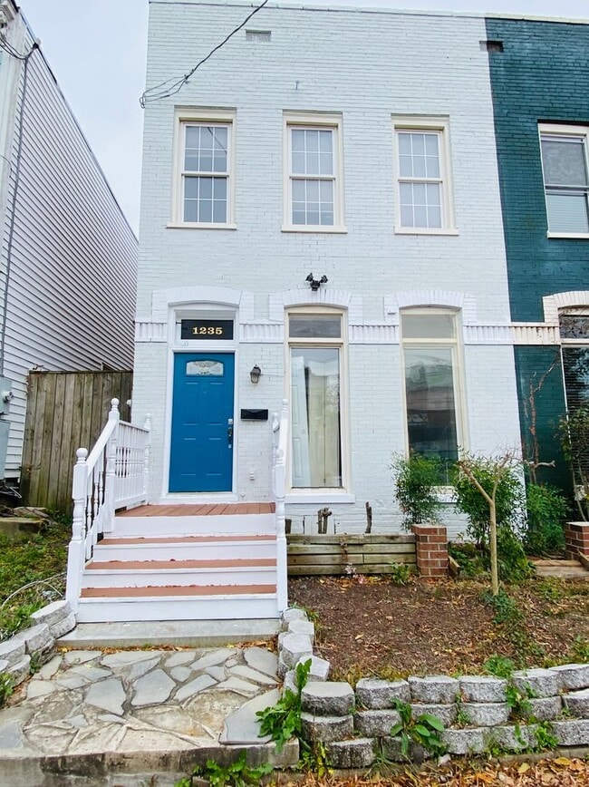 Building Photo - Very Spacious 4bdrm/2bth House on W CARY STREET in the Heart of VCU!!!