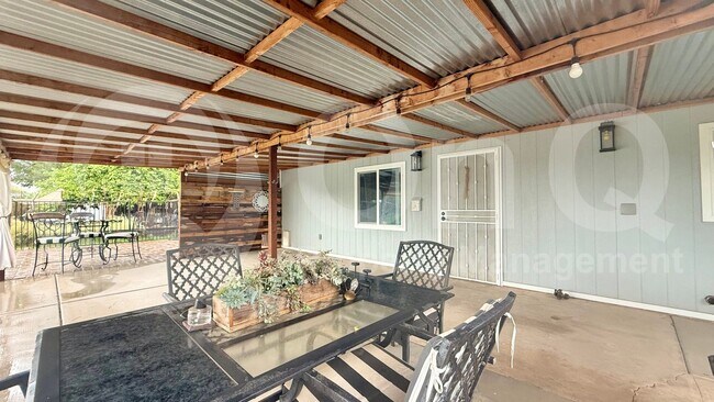 Primary Photo - 4518 W Crivello Ave