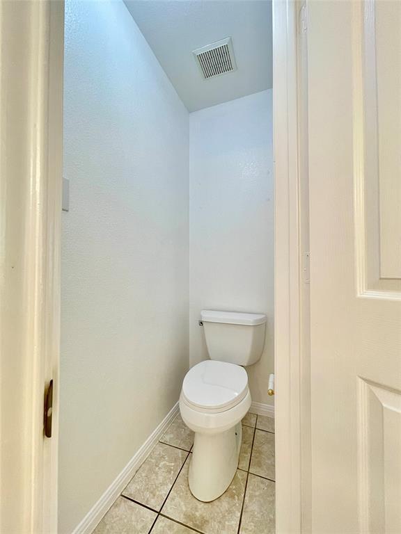 Building Photo - 2204 Zoa Dr