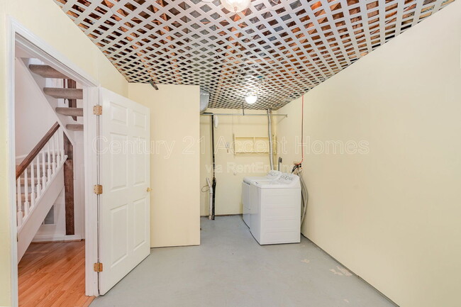 Building Photo - 3009 20th Ct S