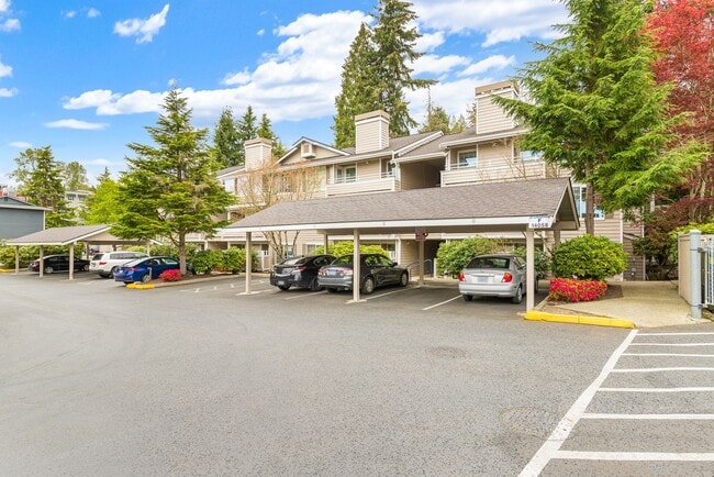 Building Photo - Woodinville 3 Bedroom 2 Bath with Detached Garage - Top Floor