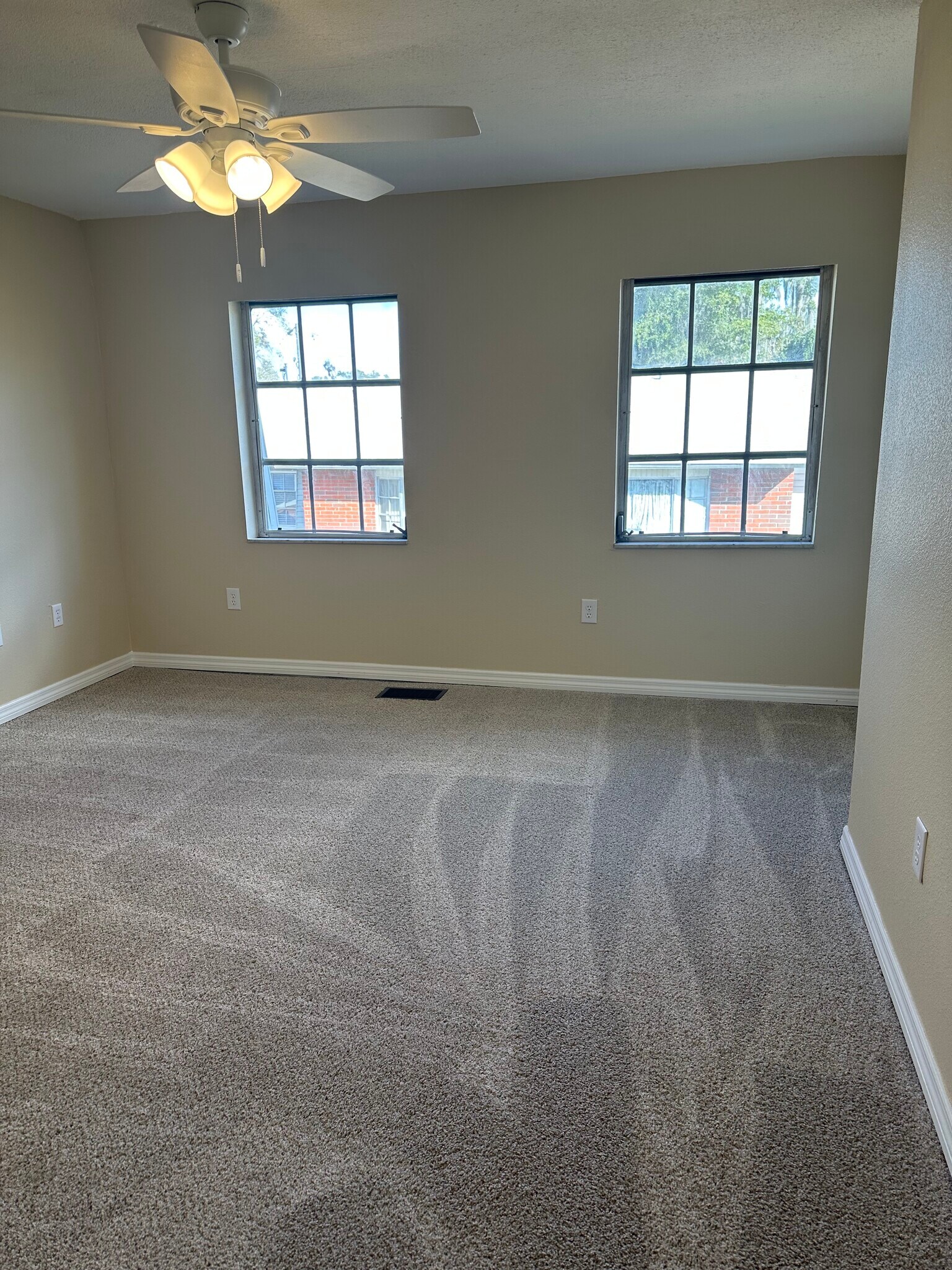 Building Photo - 621 W Indiana Ave