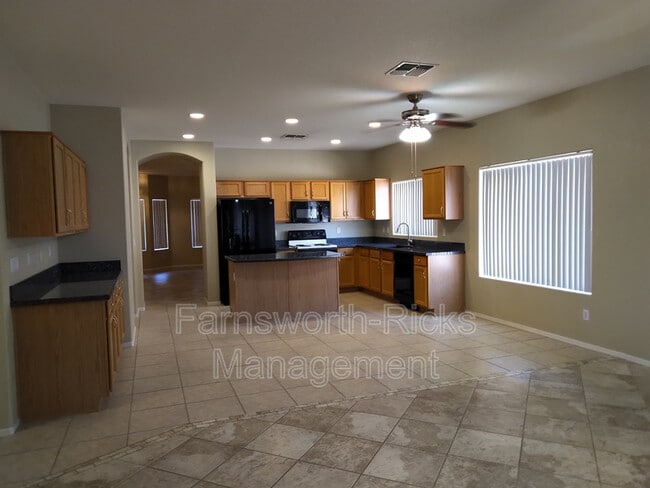 Building Photo - 1154 E Locust Dr