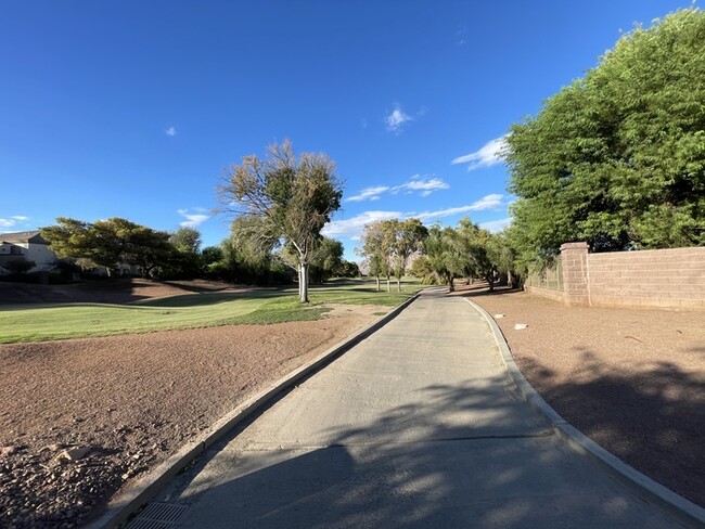 Building Photo - Carry Over Showing: This property has been...