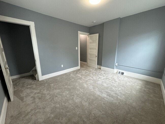 Building Photo - Completely Updated THREE BEDROOM TWIN!