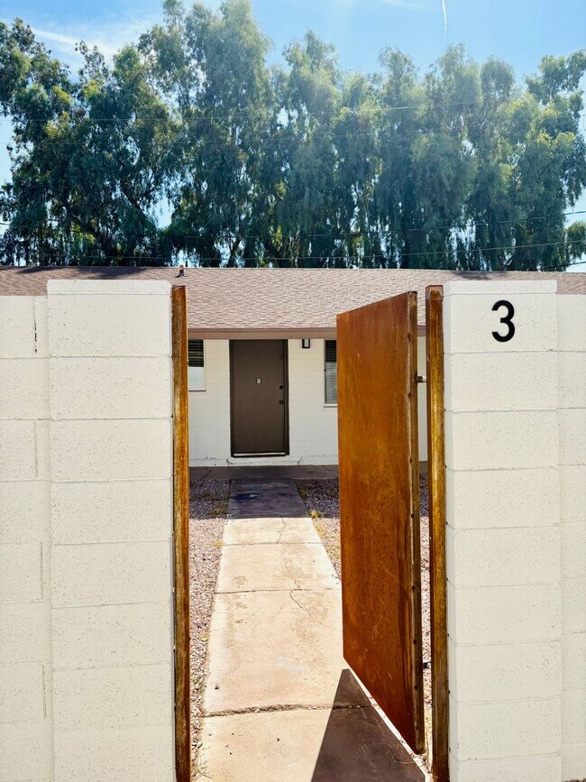 Building Photo - 817 S Melody Ln