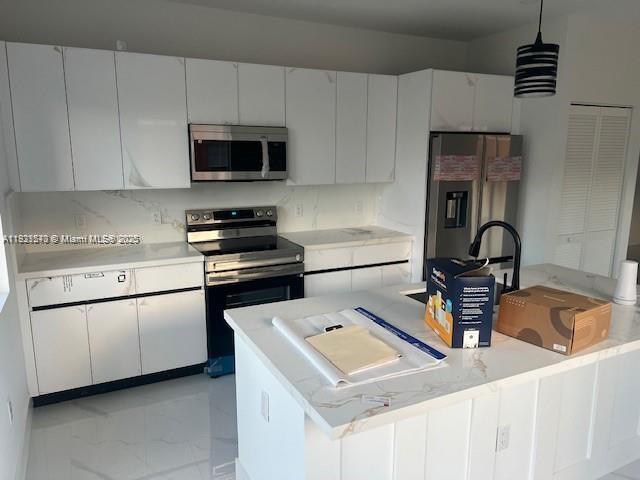 Building Photo - 1985 NW 152nd St