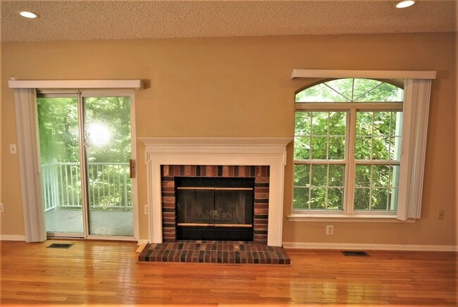 Building Photo - 13 Halstead Pl