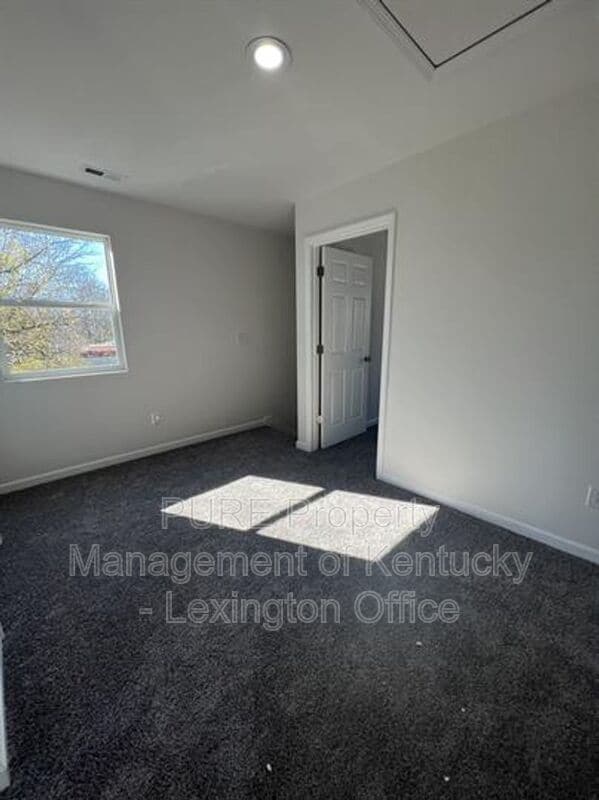 Building Photo - 1216 Pleasant St