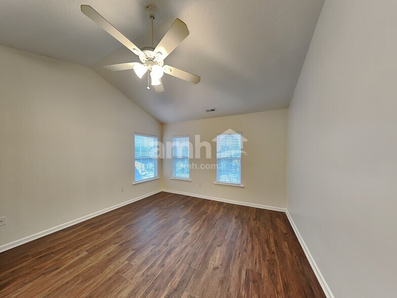 Building Photo - 10126 Illoria Dr