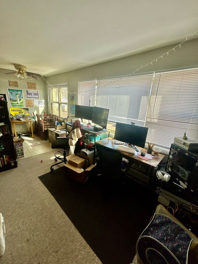 Building Photo - Available September! - 1 Bed 1 Bath Apartment