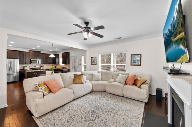 Building Photo - Furnished or Unfurnished spacious two story traditional conveniently located and ready now!