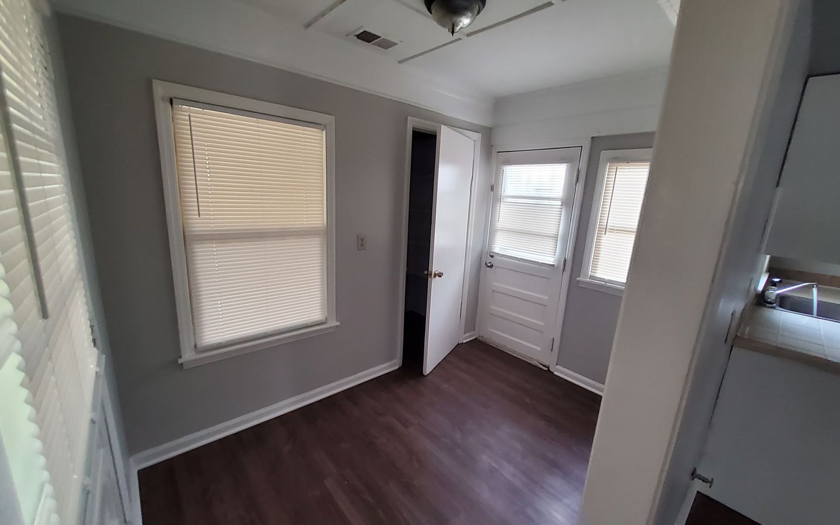 Building Photo - 1253 Dogwood Dr