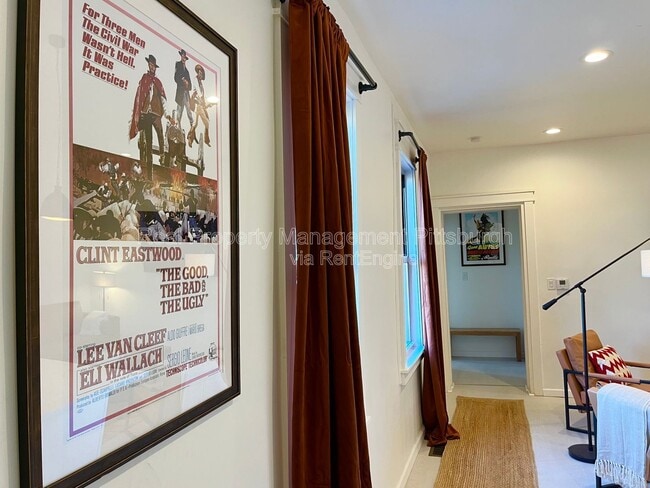 Building Photo - 2019 E Beckert Ave