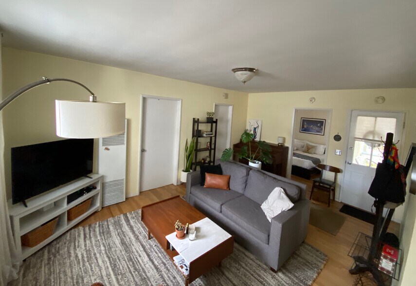Building Photo - 1551 Rendall Pl