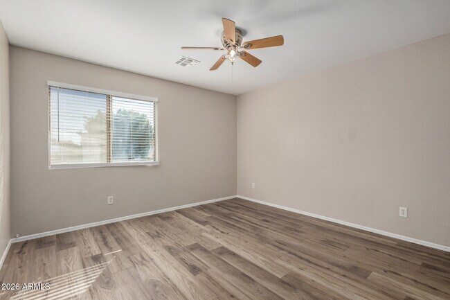 Building Photo - 10377 W Piccadilly Rd