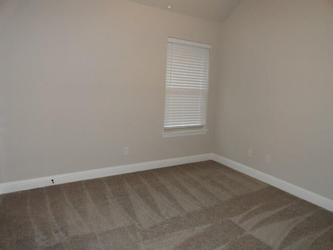 Building Photo - 309 Peachtree Ln