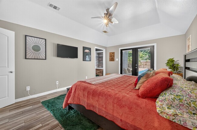 Building Photo - 5310 Holly View Dr