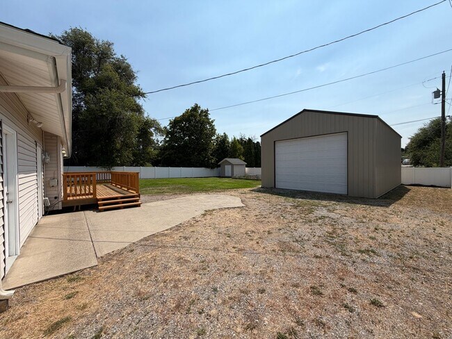 Building Photo - 12924 E 8th Ave