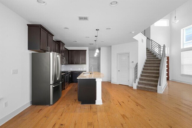 Building Photo - 7208 Bertram Ct