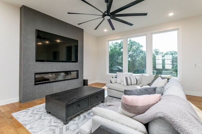 Building Photo - Luxury Breckenridge Park Home