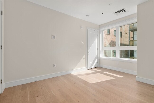 Building Photo - 301 Border St
