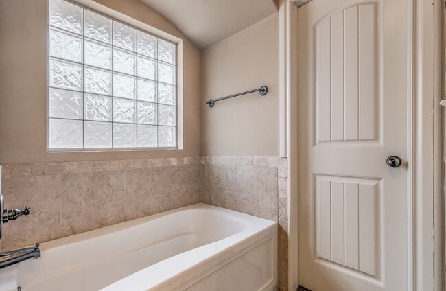 Building Photo - 15900 Cantera Creek Dr