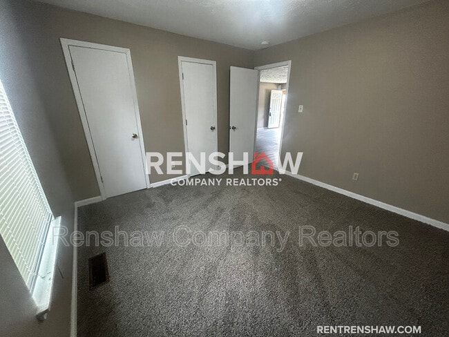 Building Photo - 181 Lealand Ln