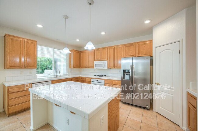 Building Photo - 2812 W Canyon Ave.