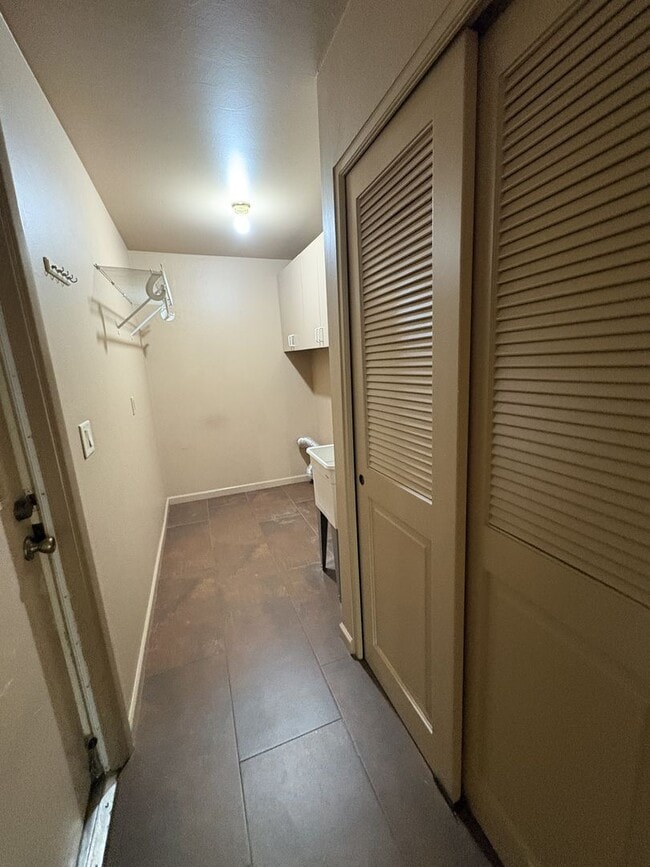 Building Photo - Highly sought community of Colonia Verde