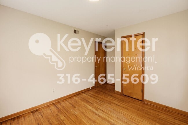 Building Photo - Charming 3-Bedroom Home with Original Hardwood Floors & Large Backyard