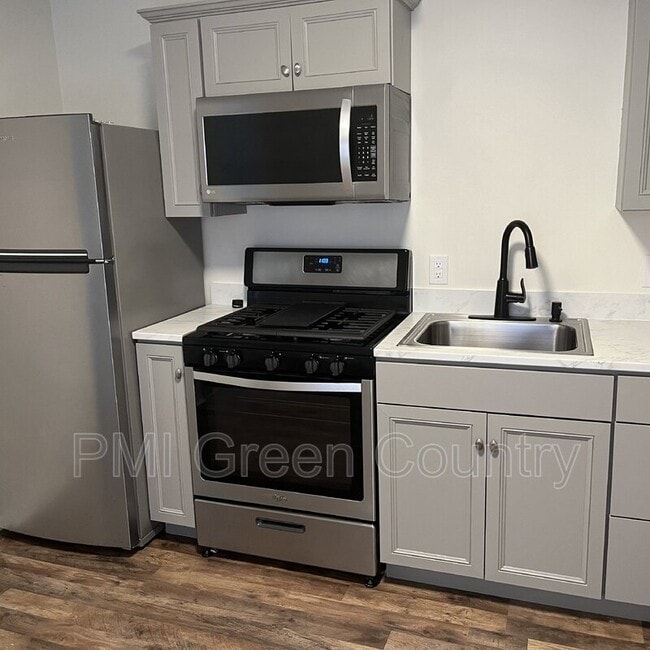 Building Photo - 1220 N Urbana Ave