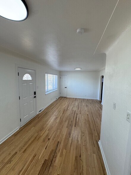 Building Photo - 1540 S Bellaire St