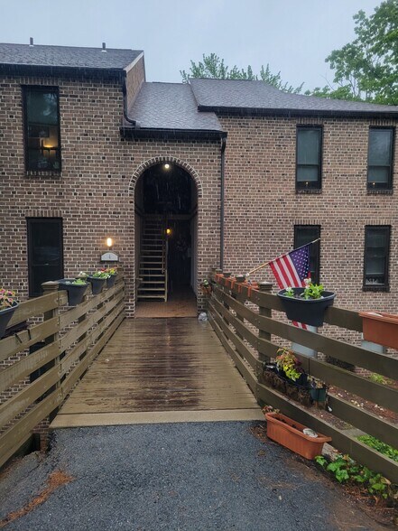 Primary Photo - 4B Fairway Rd