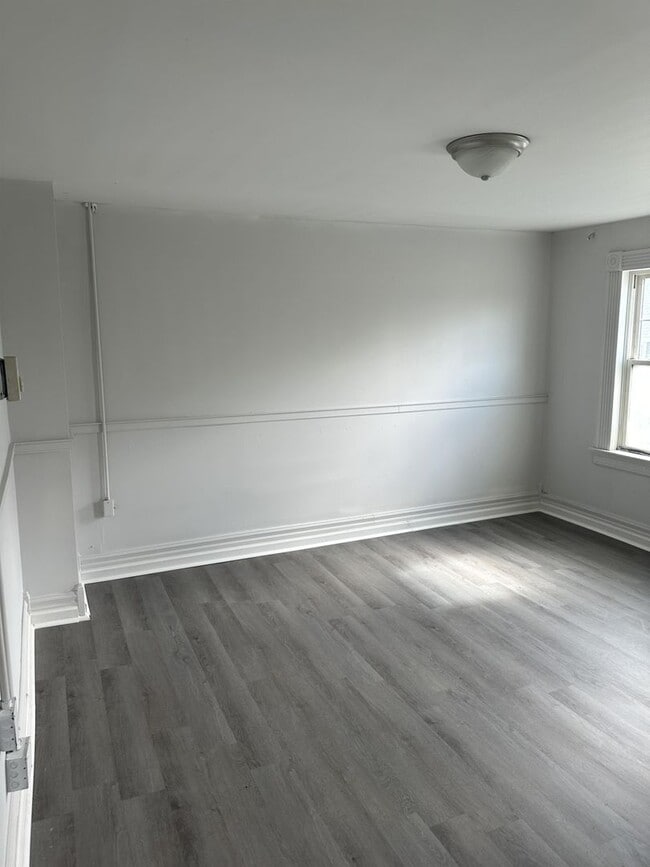 Building Photo - 412 N William St