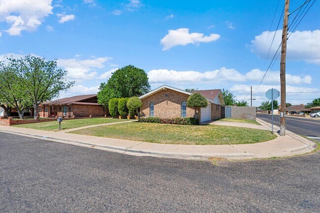 Building Photo - 1800 W 23rd St