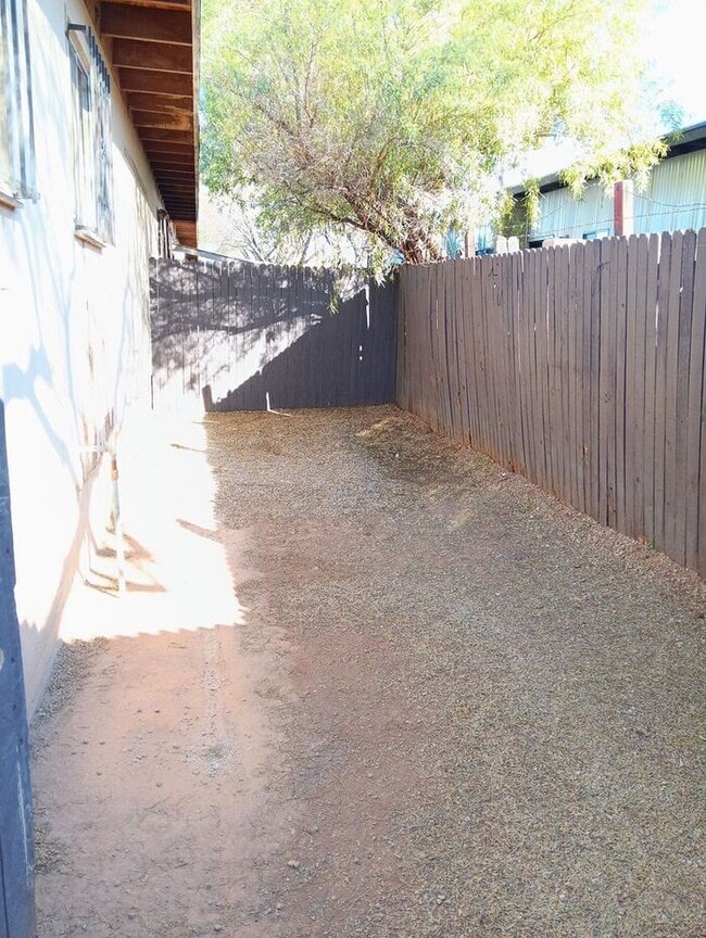 Building Photo - Charming 1 Bed/1 Bath in Central Tucson – ...