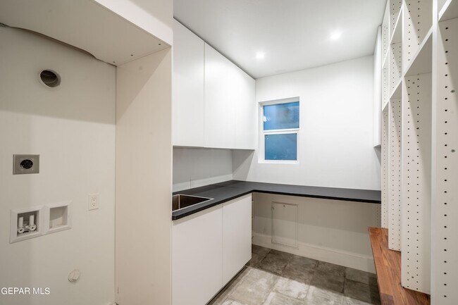 Building Photo - 1029 Calle Parque Dr